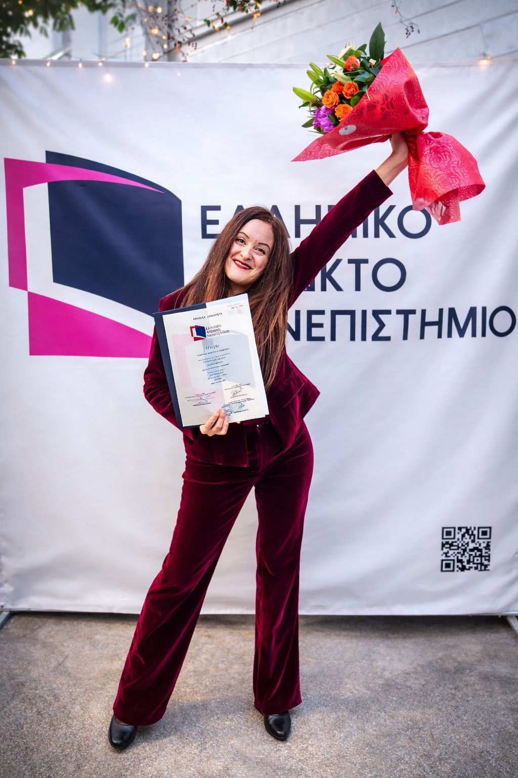 Κρατώντας το πτυχίο, από την Πάτρα, με αγάπη!